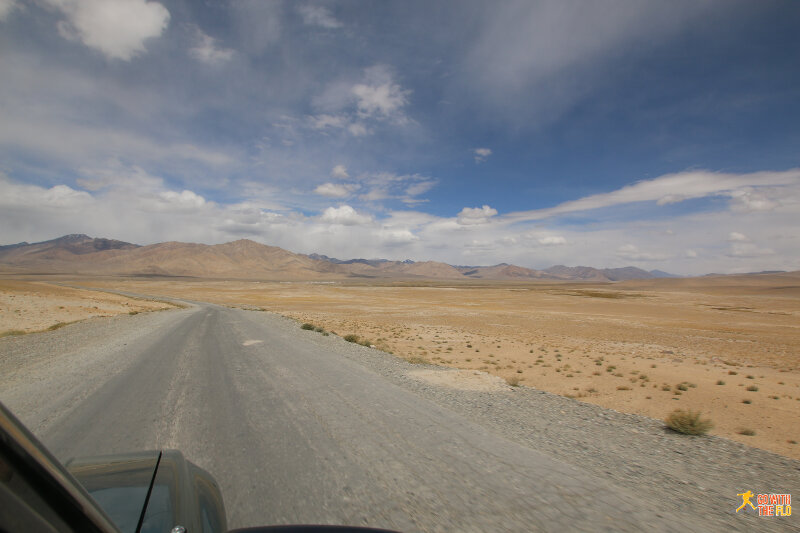 Driving towards our lunch stop in Alichur
